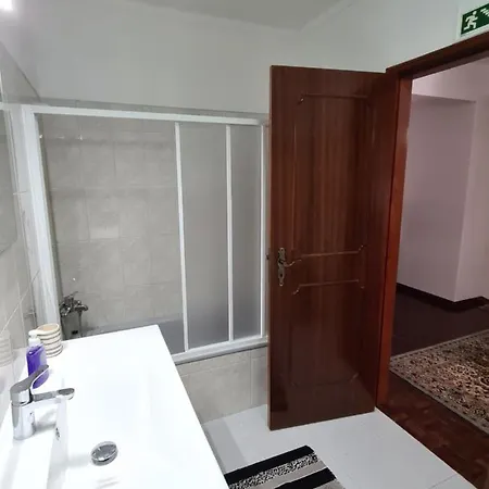 Gomes & Fortunato House * Casais Brancos